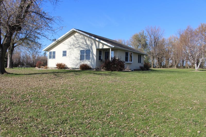 29619 Hesselroth Ave, Rushmore, MN 56168