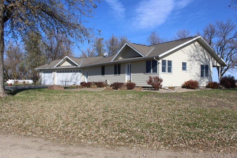 29619 Hesselroth Ave, Rushmore, MN 56168