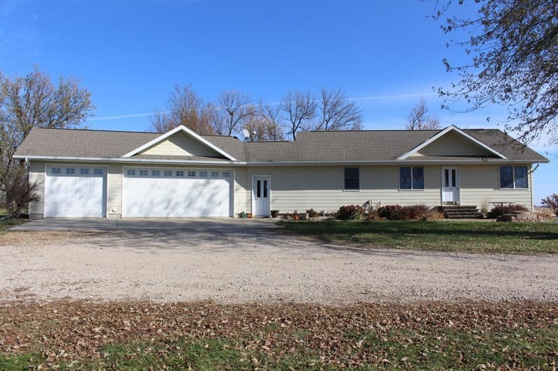29619 Hesselroth Ave, Rushmore, MN 56168