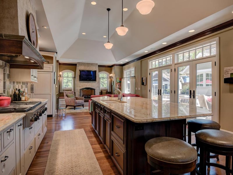 2117 Upper Saint Dennis Rd, Saint Paul, MN 55116