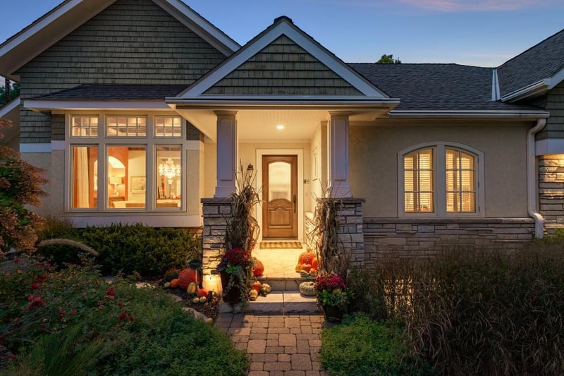 2117 Upper Saint Dennis Rd, Saint Paul, MN 55116