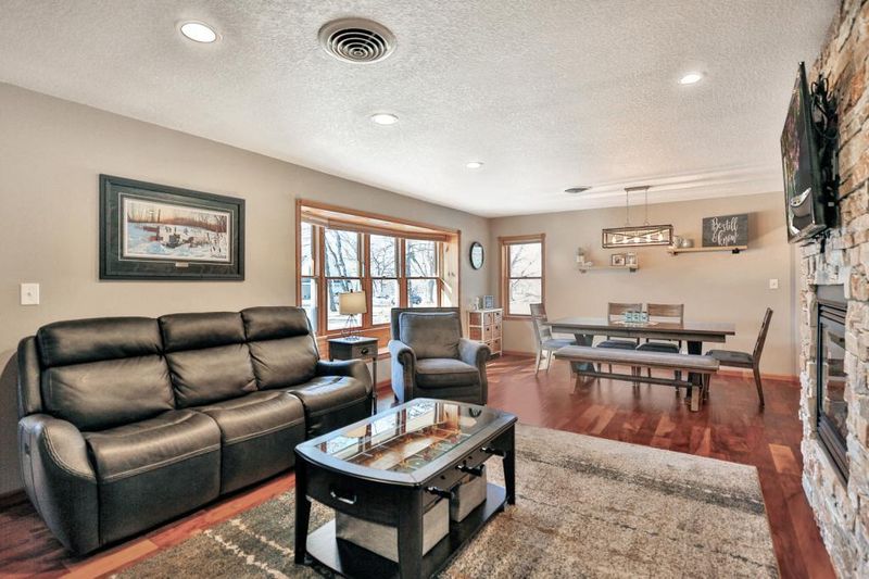 3527 Long Lake Rd E, Pine Springs, MN 55115