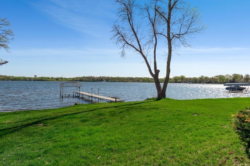 10550 S Shore Dr, Plymouth, MN 55441