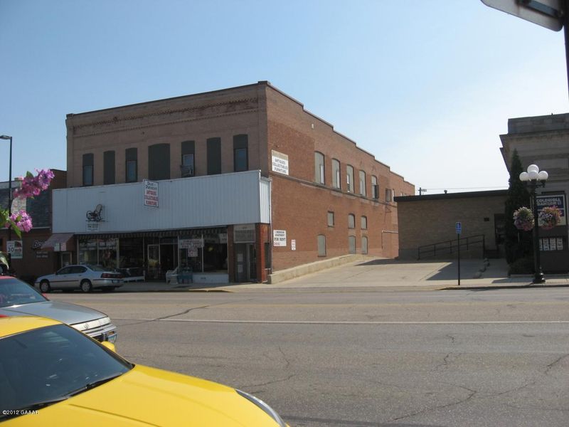619 Broadway St, Alexandria, MN 56308