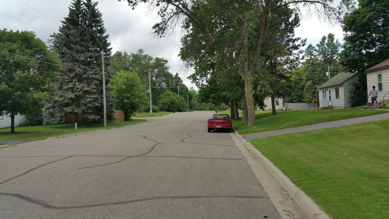 211 N Oak St N, Alexandria, MN 56308