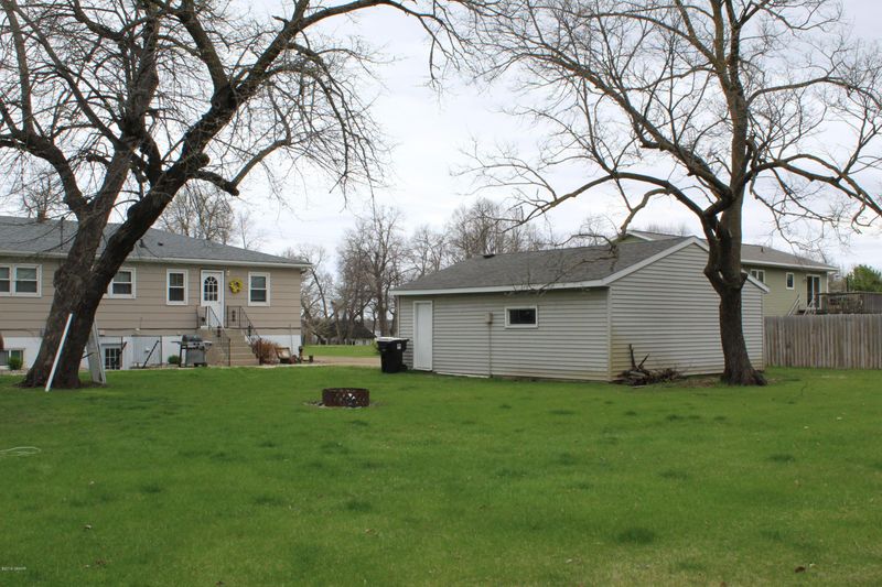 1206 S Darling Dr NW, Alexandria, MN 56308
