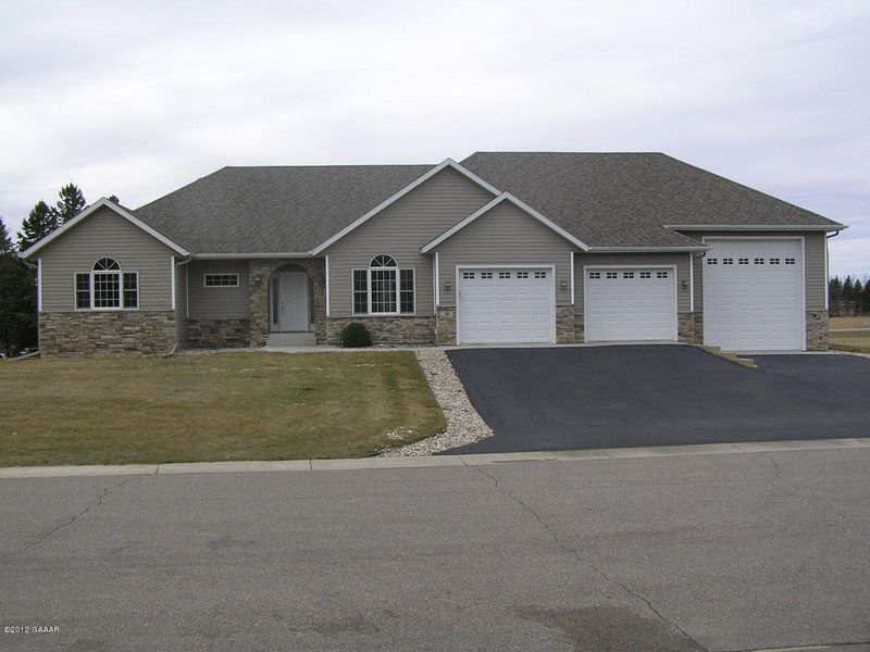 30 Bluegrass Dr NW, Alexandria, MN 56308