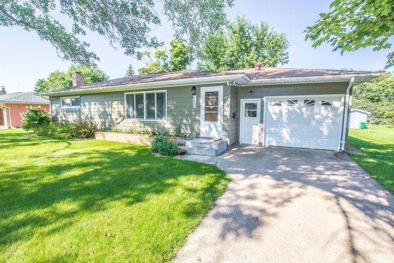 1606 Ash St, Alexandria, MN 56308