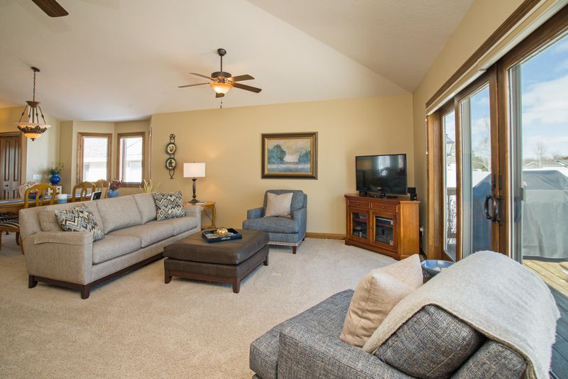 1109 E Lake Geneva Rd NE, Alexandria, MN 56308