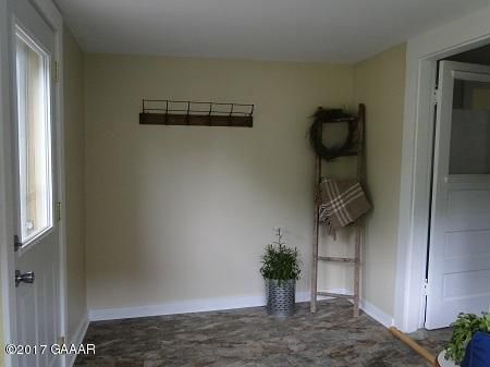 405 E 4th St, Starbuck, MN 56381