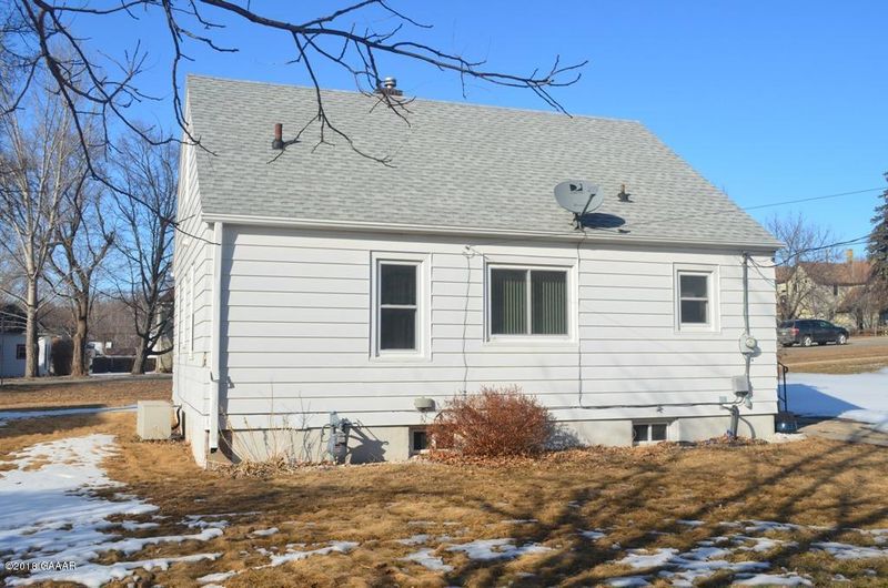 414 E Minnesota Ave, Glenwood, MN 56334