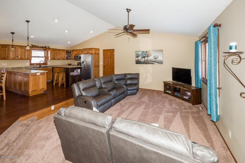2942 N Oaks Ln NW, Garfield, MN 56332