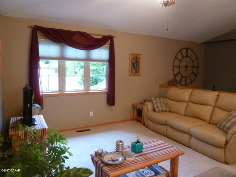 265 Bluffs Rd NW, Alexandria, MN 56308