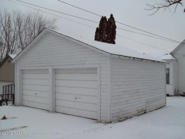 512 Minnesota Ave E, Glenwood, MN 56334