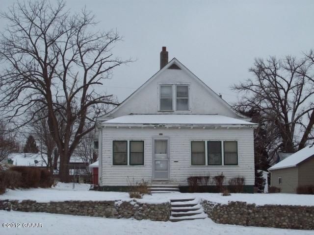 512 Minnesota Ave E, Glenwood, MN 56334