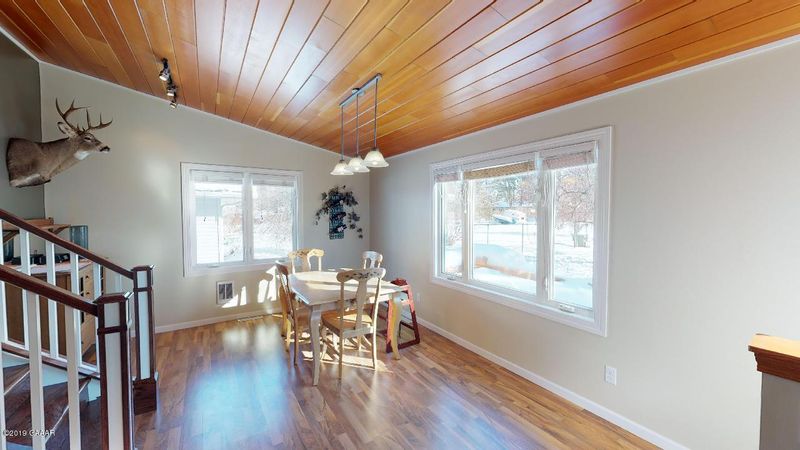 715 Cardinal Ln, Alexandria, MN 56308