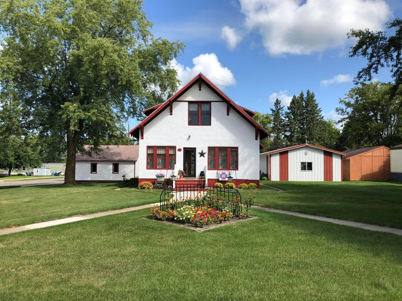 220 Cherry St, Bertha, MN 56437