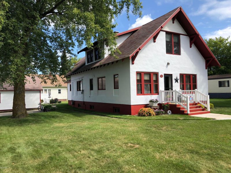 220 Cherry St, Bertha, MN 56437