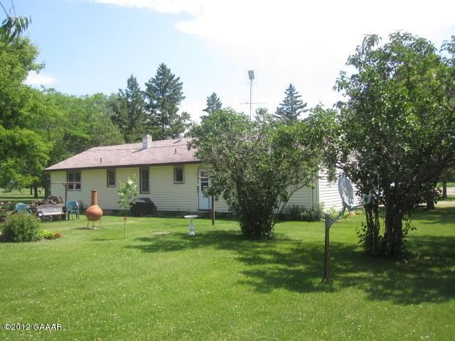 27 N Douglas Ave, Carlos, MN 56319
