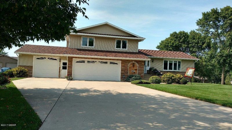 3130 Crestwood Dr NE, Alexandria, MN 56308