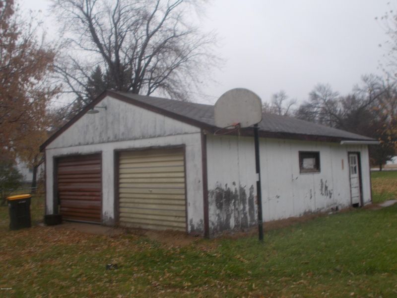 203 W 5th St, Starbuck, MN 56381