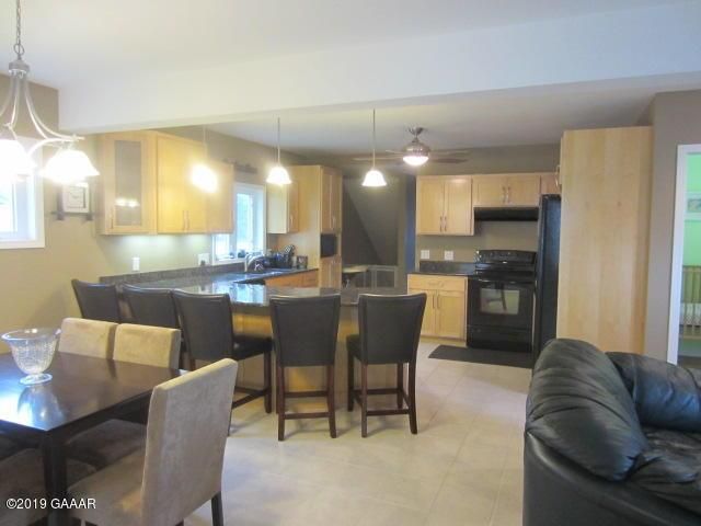 10 E 1st St, Morris, MN 56267