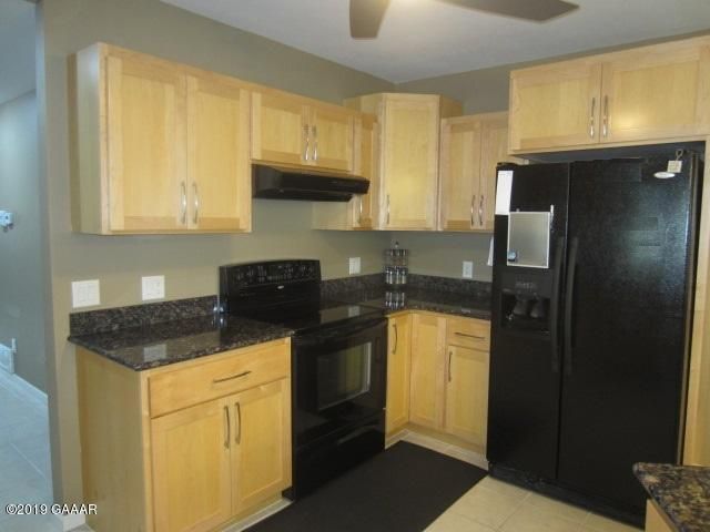 10 E 1st St, Morris, MN 56267