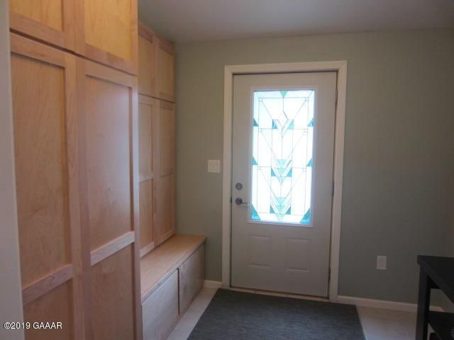10 E 1st St, Morris, MN 56267
