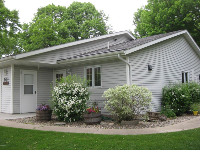 701 Edgewater Dr, Alexandria, MN 56308