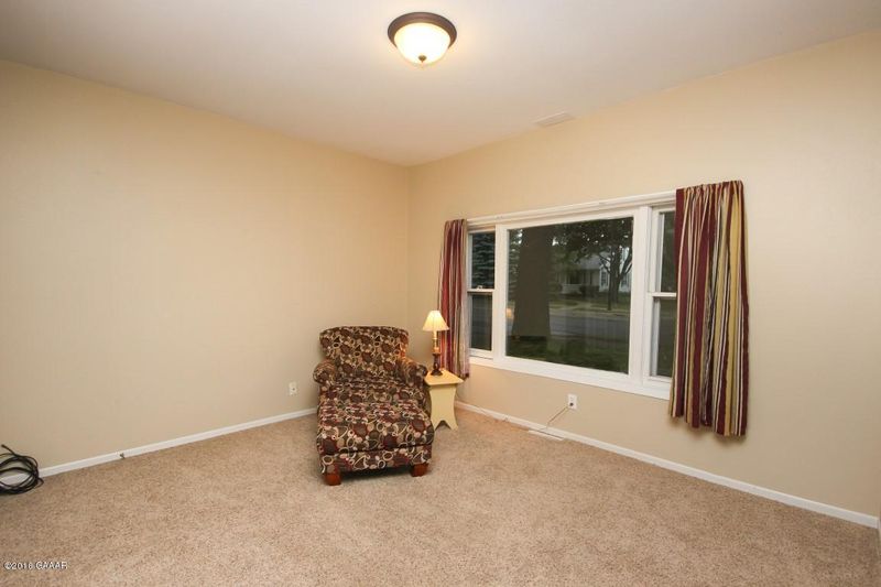 603 6th Ave E, Alexandria, MN 56308