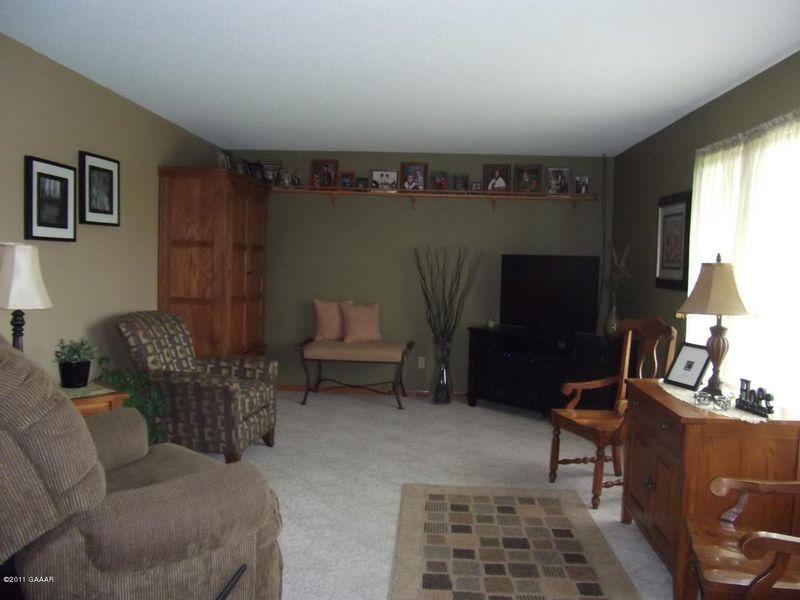 309 3rd St W, Brandon, MN 56315
