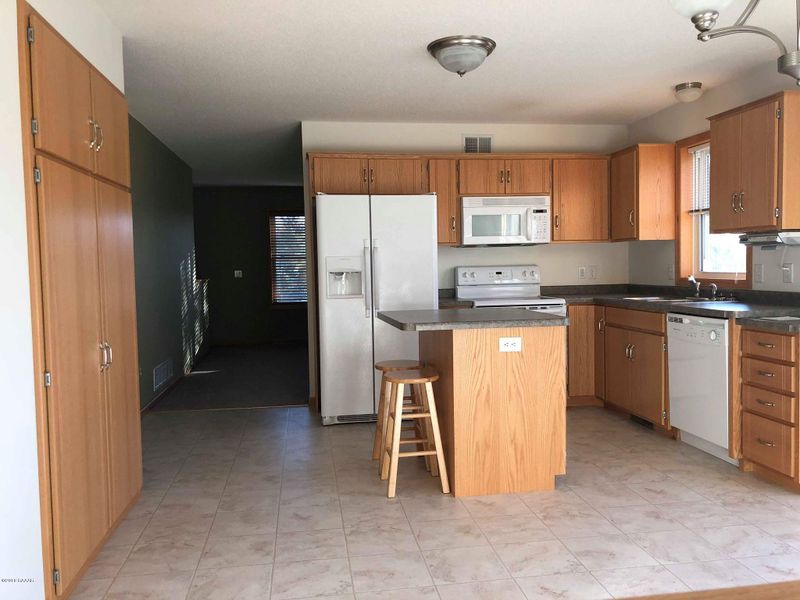 1619 Derek Dr, Alexandria, MN 56308