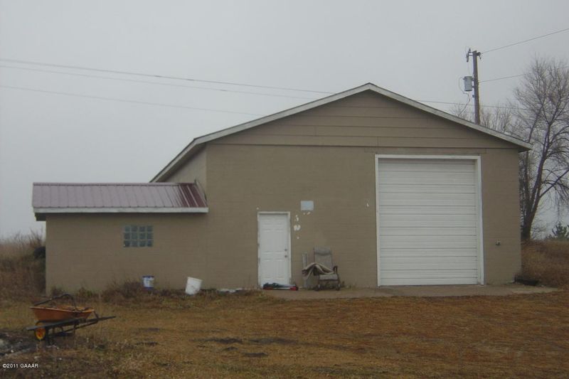 306 Pleasant Ave W, Clitherall, MN 56524