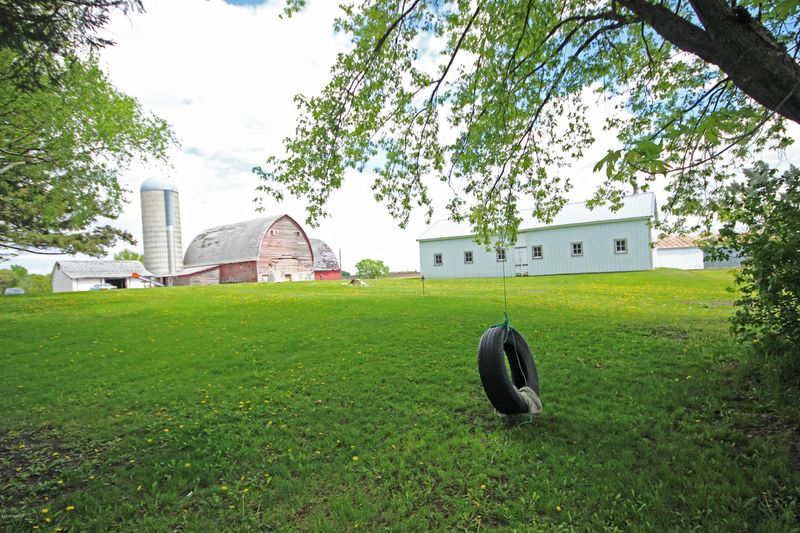 9180 Clear View Rd NW, Garfield, MN 56332