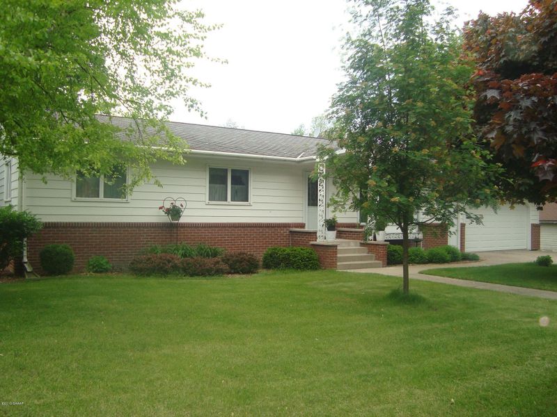 1008 Irving St, Alexandria, MN 56308