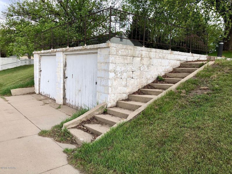 410 E 7th St, Starbuck, MN 56381