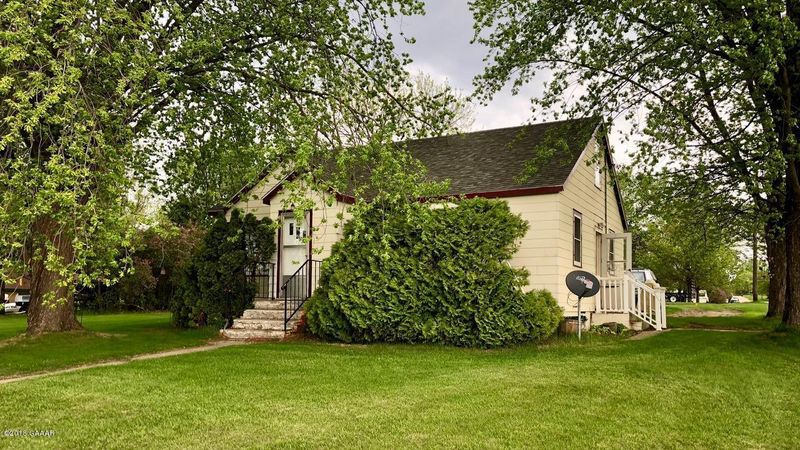 410 E 7th St, Starbuck, MN 56381