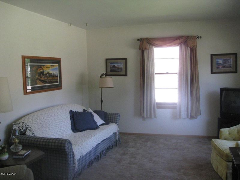 109 W 1st St, Starbuck, MN 56381