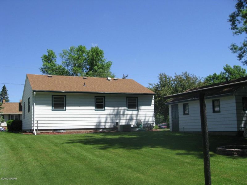 109 W 1st St, Starbuck, MN 56381