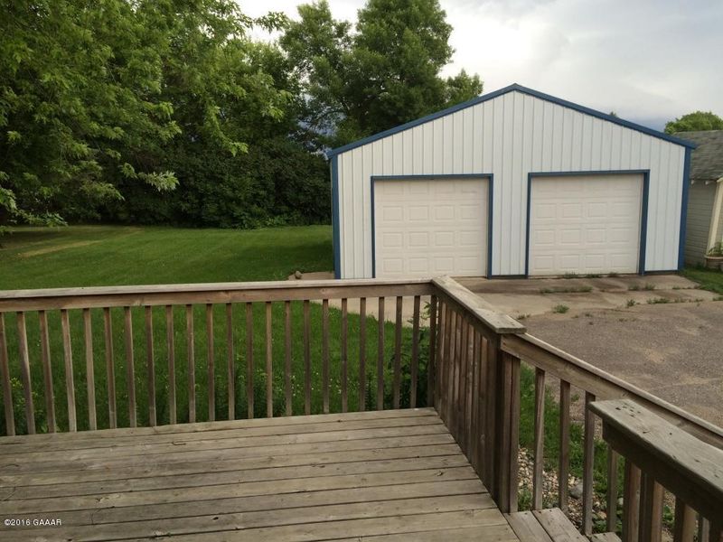 105 E Nokomis St, Osakis, MN 56360