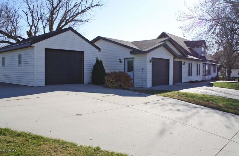 600 E Broadway St, Starbuck, MN 56381
