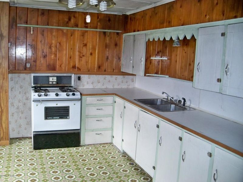 102 State St S, Garfield, MN 56332