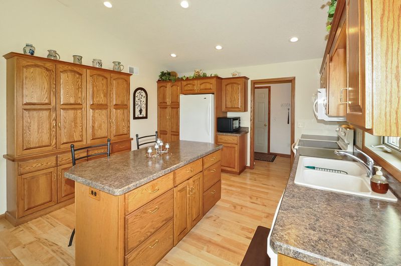 903 Curt Felt Rd, Alexandria, MN 56308