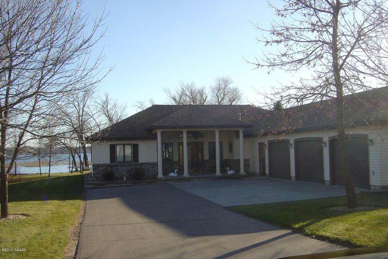 629 E 2nd St, Starbuck, MN 56381