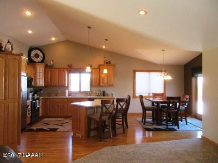 47946 210th St, Morris, MN 56267