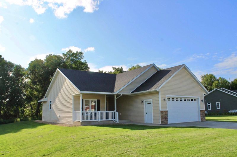 202 Rodeo Rd, Alexandria, MN 56308