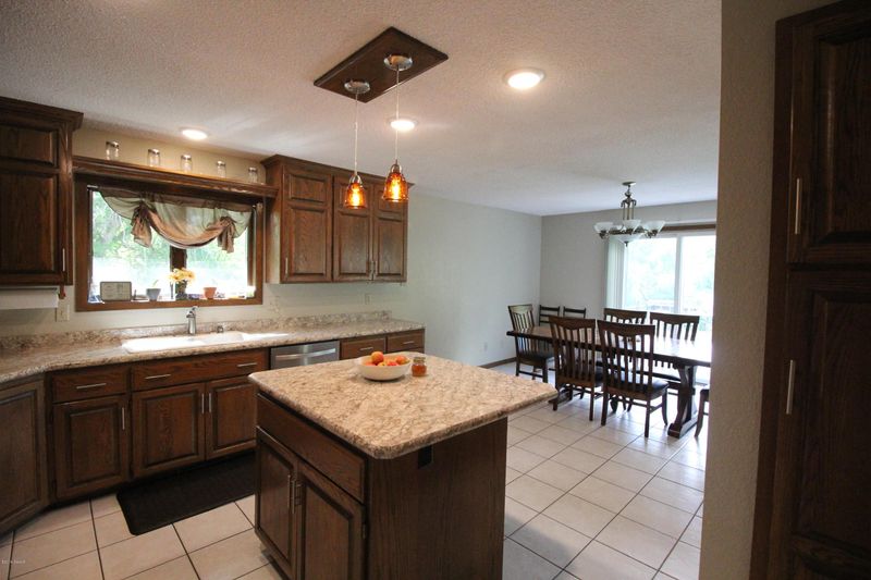 2817 Crestwood Dr NE, Alexandria, MN 56308