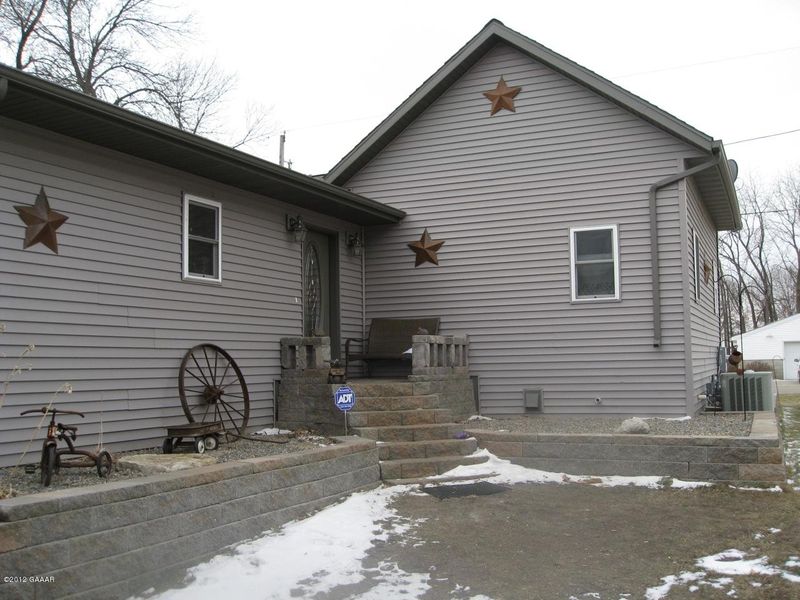 605 Abercrombie St, Starbuck, MN 56381