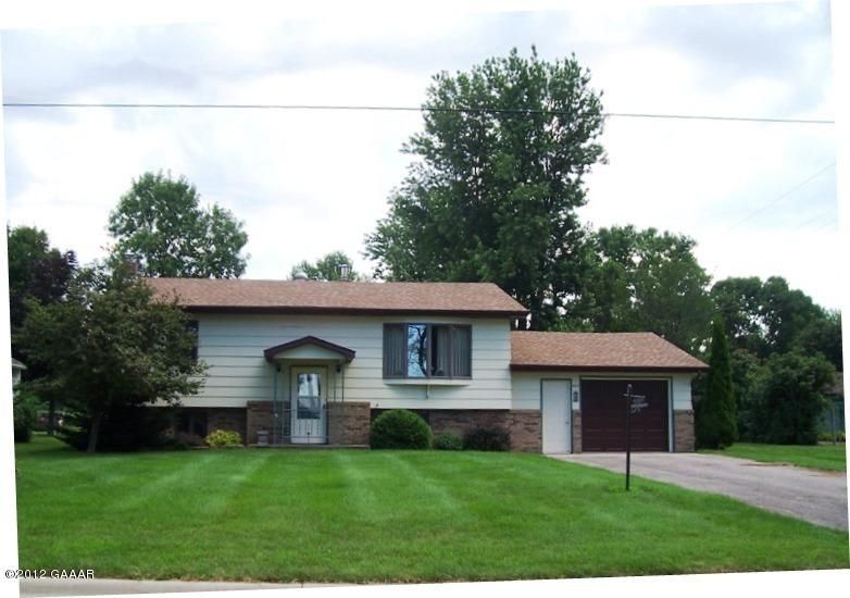 404 1st St N, Hoffman, MN 56339