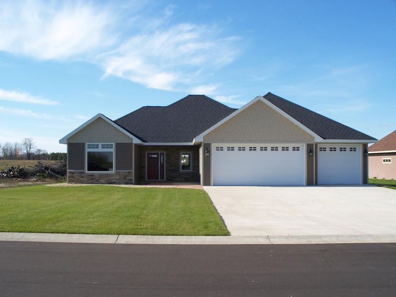 408 Old Glory Dr NE, Alexandria, MN 56308